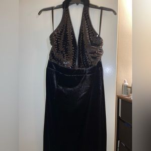 Gorgeous V-Neck dress with black velvet and sequins
